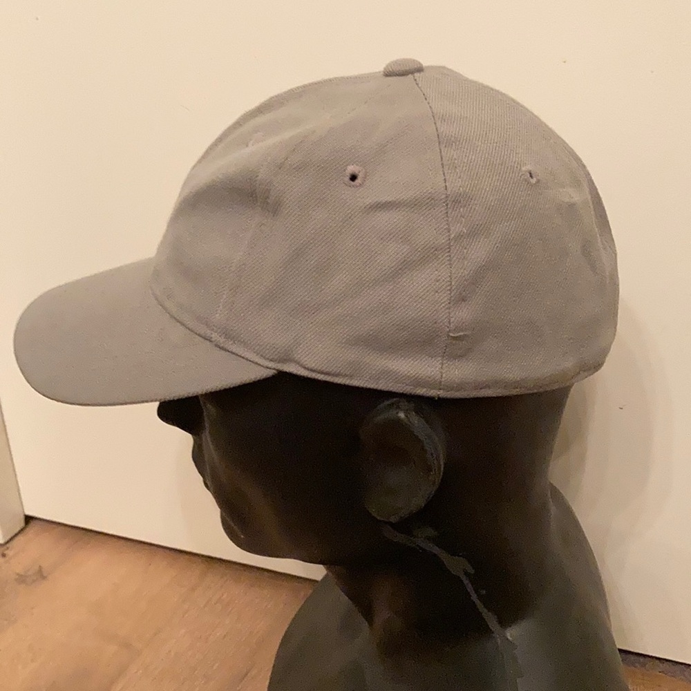 Grey baseball cap - Picture 2 of 2